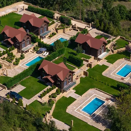 Lägenhetshotell Evritos & With Pool Karpenísion