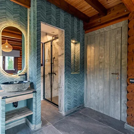 Lägenhetshotell Evritos & With Pool