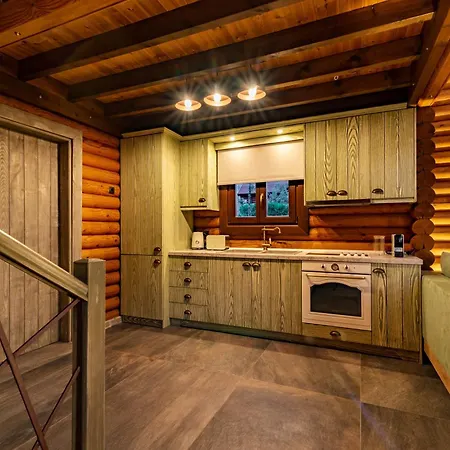 Lägenhetshotell Evritos & With Pool 4*