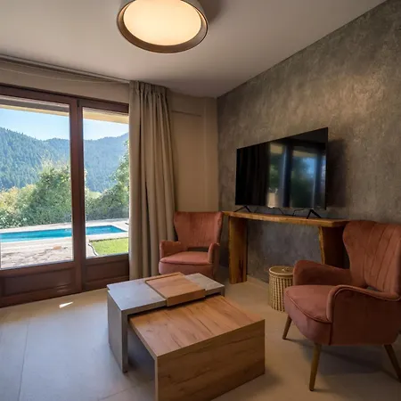 Evritos & With Pool Lägenhetshotell 4*