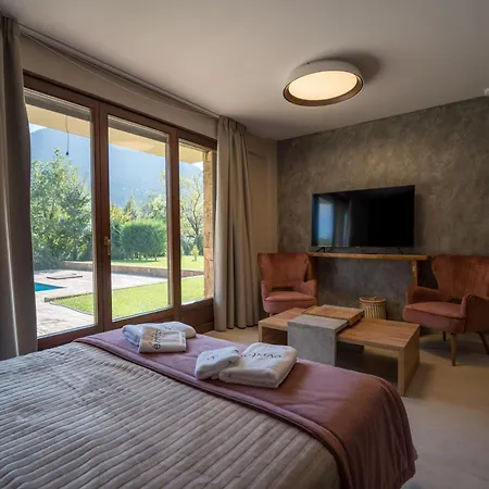 Evritos & With Pool 4* Karpenísion