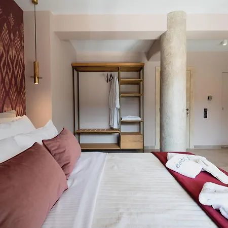 Evritos & With Pool Lägenhetshotell