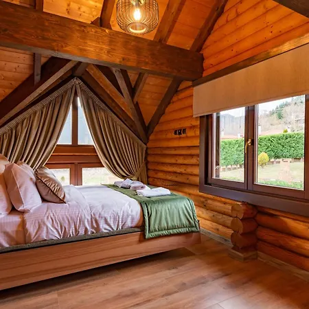 Evritos & With Pool Lägenhetshotell Karpenísion