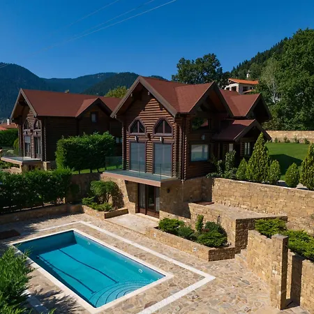 Lägenhetshotell Evritos & With Pool 4*