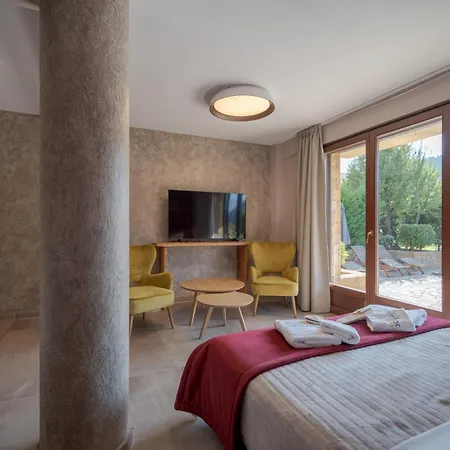 Evritos & With Pool Lägenhetshotell