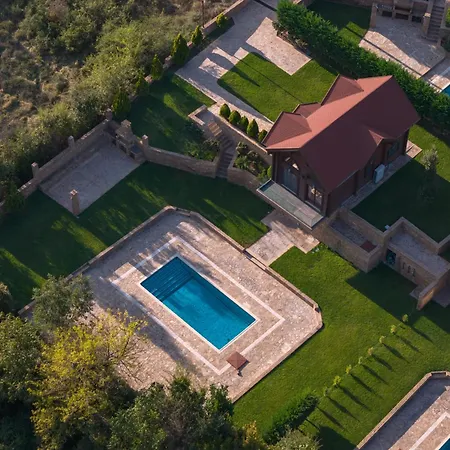 Lägenhetshotell Evritos & With Pool 4*