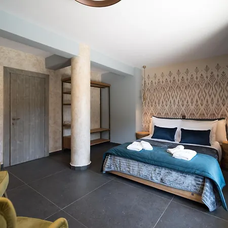 Evritos & With Pool Lägenhetshotell 4*