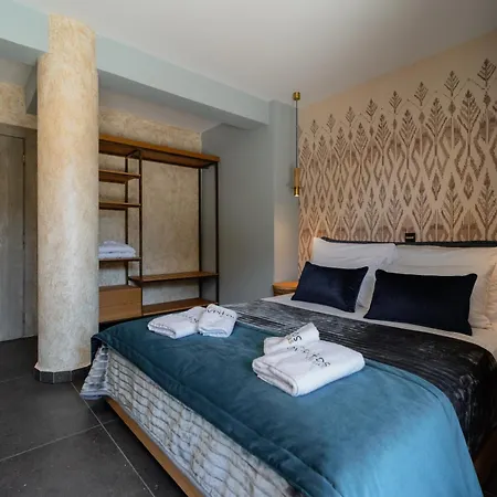 Evritos & With Pool Lägenhetshotell