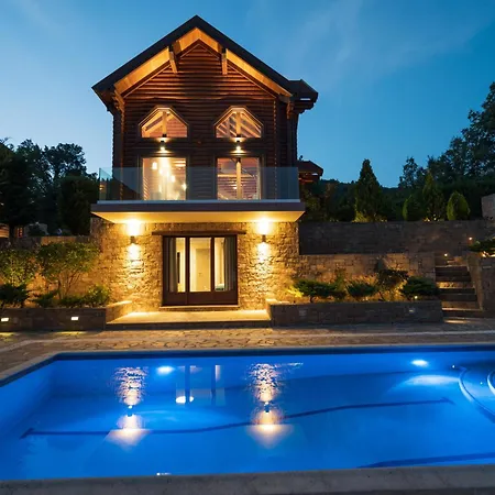 Evritos & With Pool Lägenhetshotell 4*