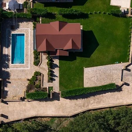 Evritos & With Pool Lägenhetshotell 4*